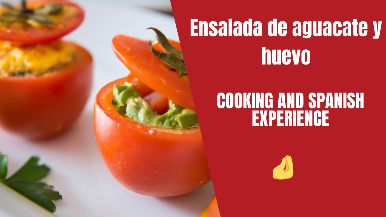 Tomate relleno de aguacate y huevo